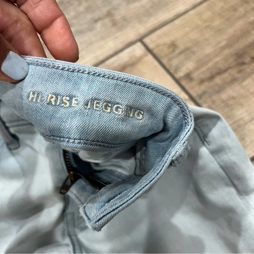 American Eagle Outfitters preloved good